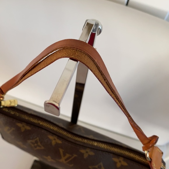 Louis Vuitton Pouchette Monogram Pochette Bag - Picture 8 of 12